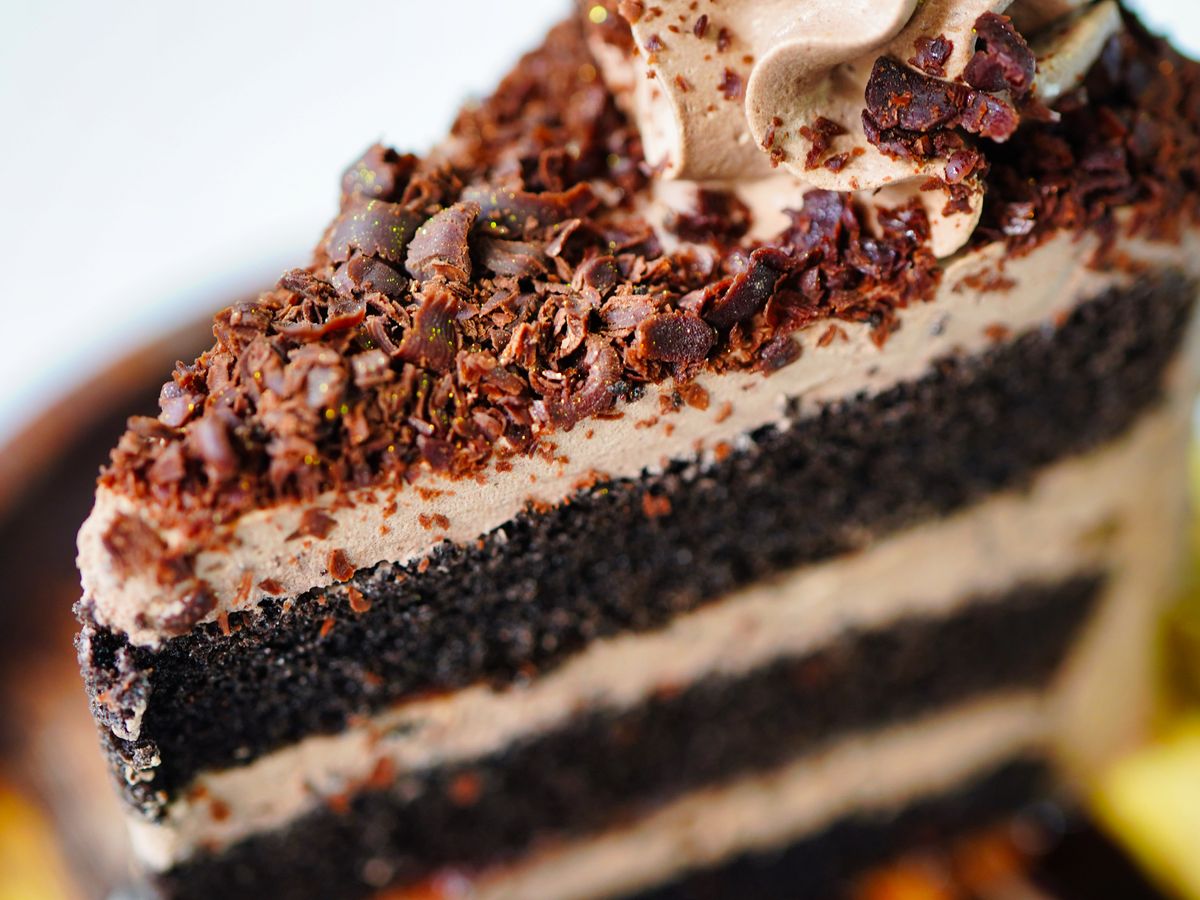 Ročno izdelana torta Dolcevira, okrašena s svežim sadjem